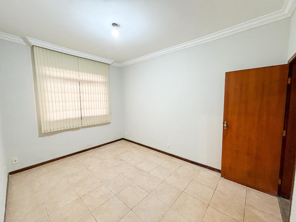 Casa, Três Barras, 5 Quartos, 2 Vagas, 1 Suíte