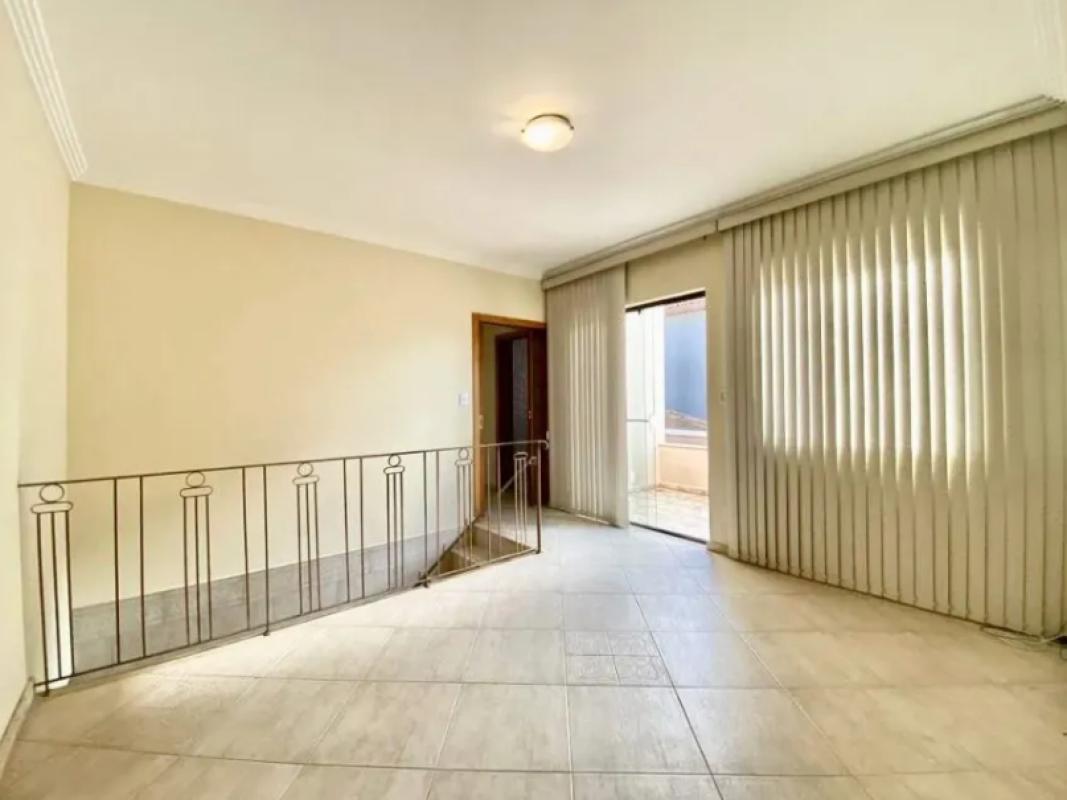 Casa, Castelo, 4 Quartos, 6 Vagas, 1 Suíte