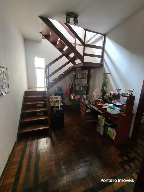 Casa, Floresta, 17 Quartos, 0 Vaga, 4 Suítes