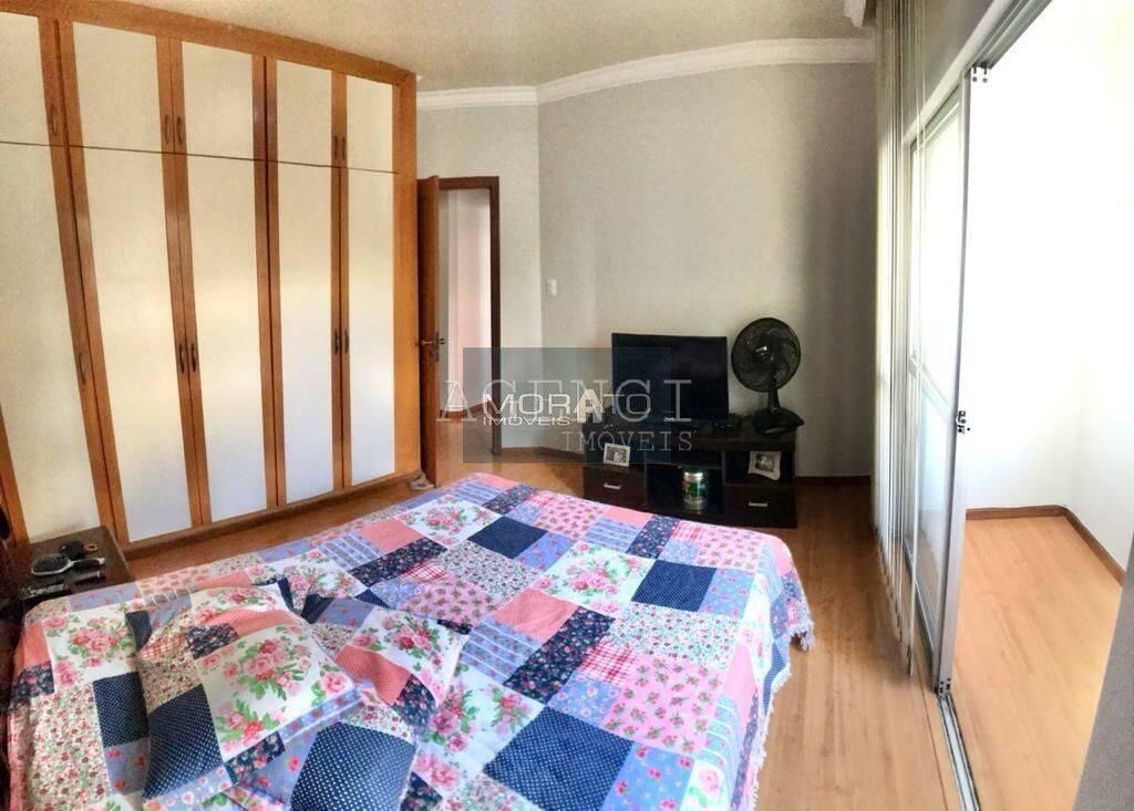 Casa, Castelo, 4 Quartos, 0 Vaga, 1 Suíte