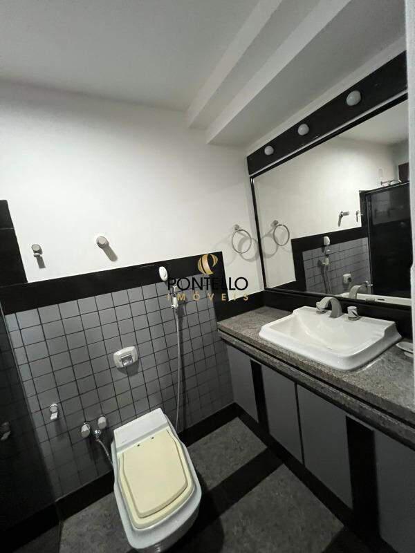 Casa, Centro, 7 Quartos, 0 Vaga, 3 Suítes