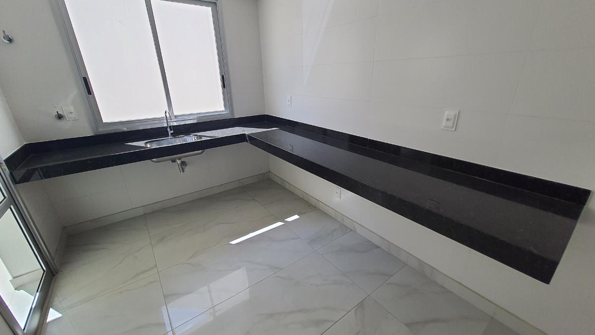 Casa, Centro, 3 Quartos, 2 Vagas, 1 Suíte