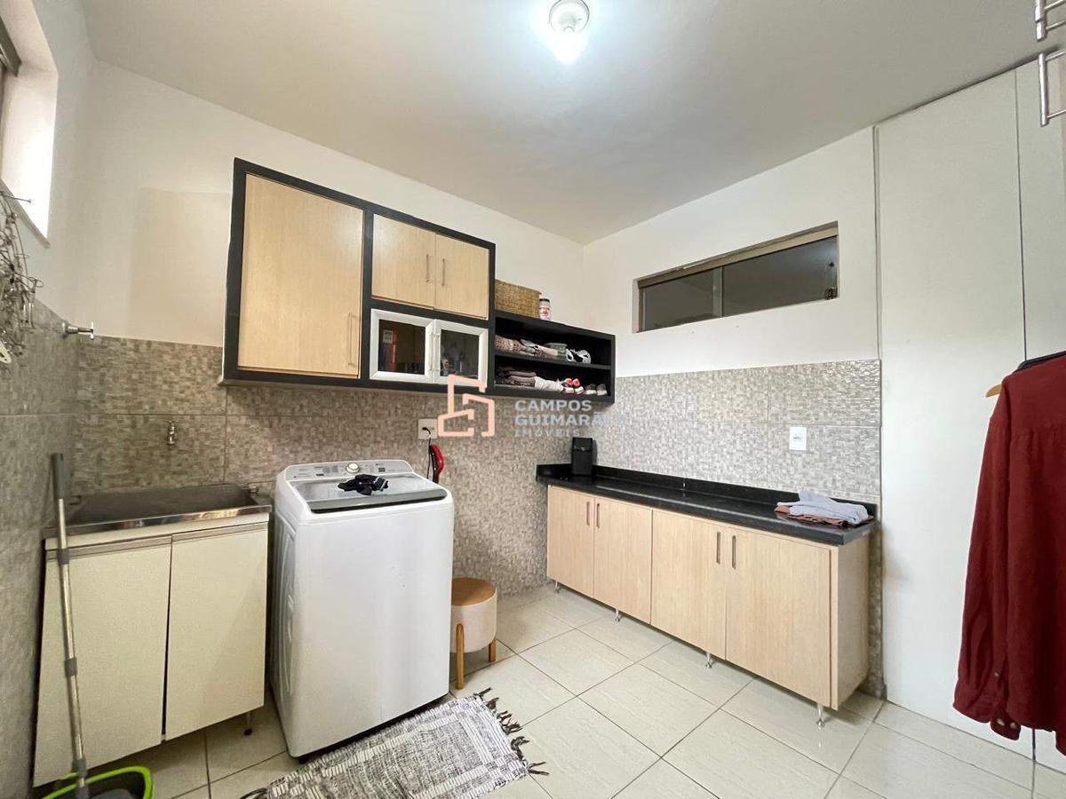Casa, Castelo, 5 Quartos, 7 Vagas, 1 Suíte