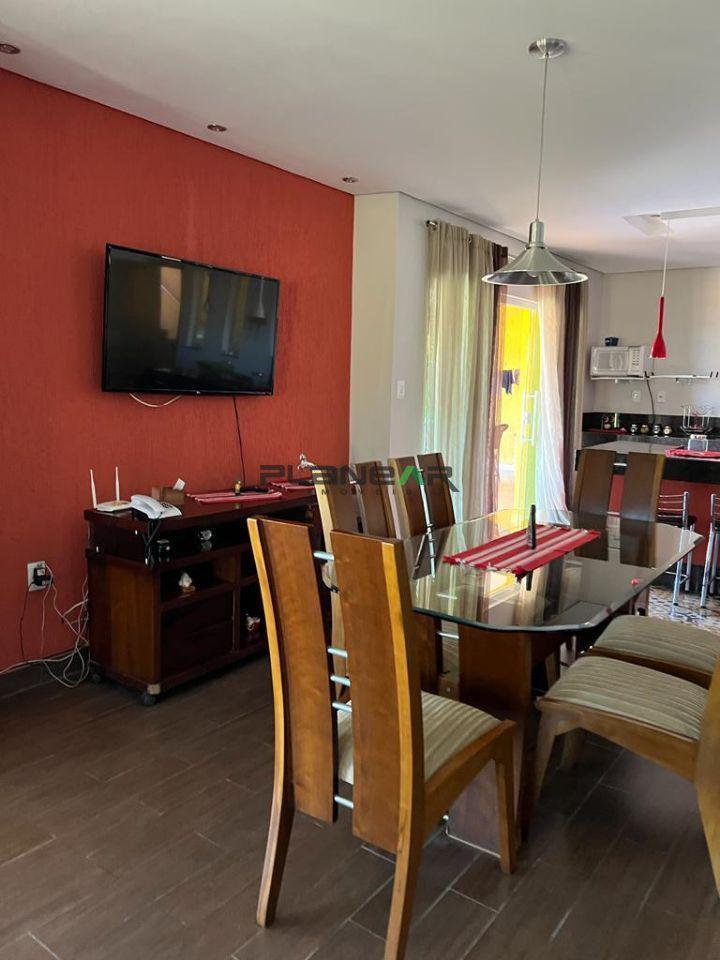 Casa, Solar do Madeira, 3 Quartos, 8 Vagas, 2 Suítes