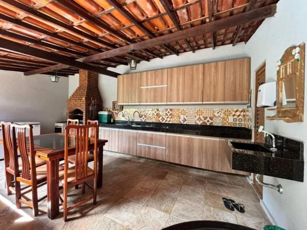 Casa, Castelo, 4 Quartos, 4 Vagas, 1 Suíte