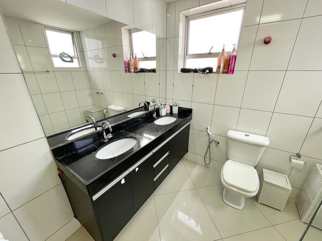 Cobertura, São José, 4 Quartos, 2 Vagas, 2 Suítes