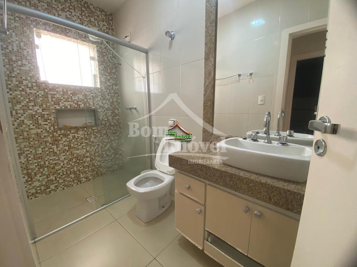 Casa, Centro, 2 Quartos, 6 Vagas, 1 Suíte