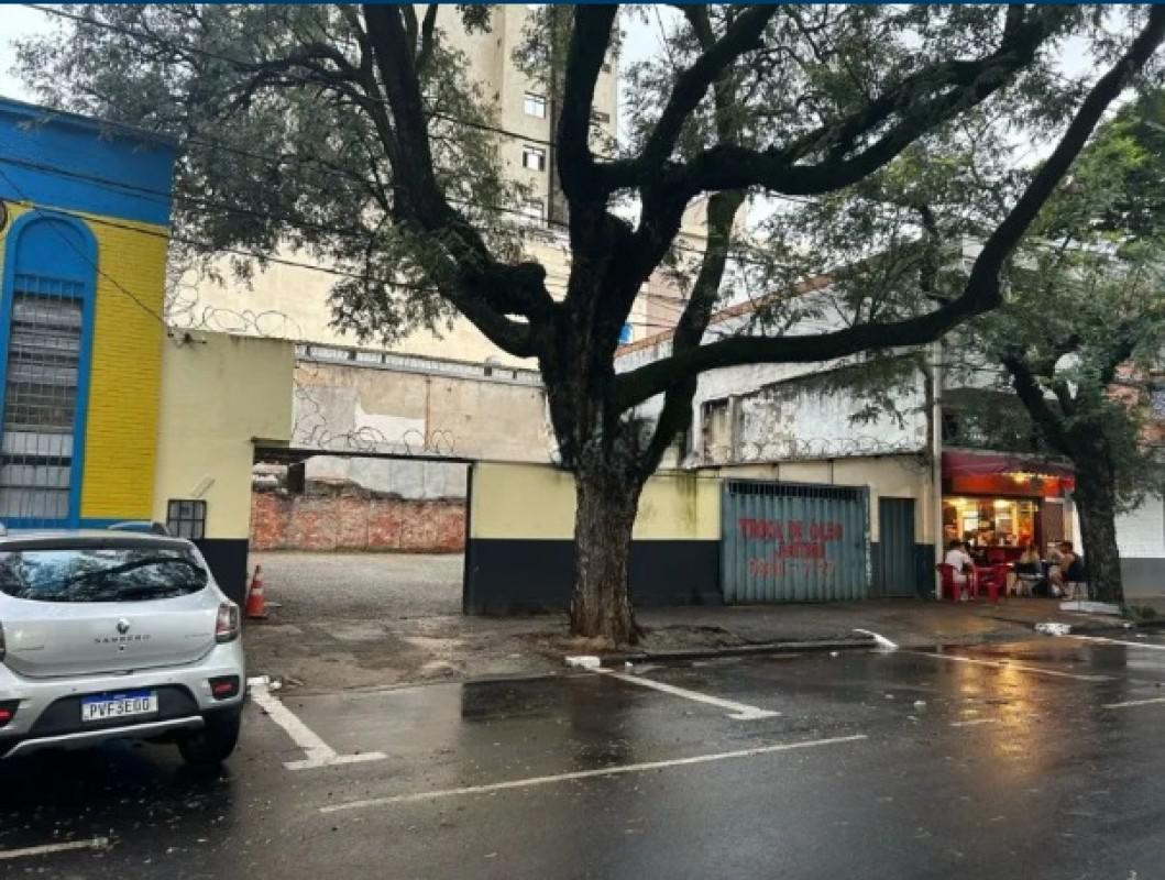 Lote, Barro Preto, 0 Quarto, 15 Vagas