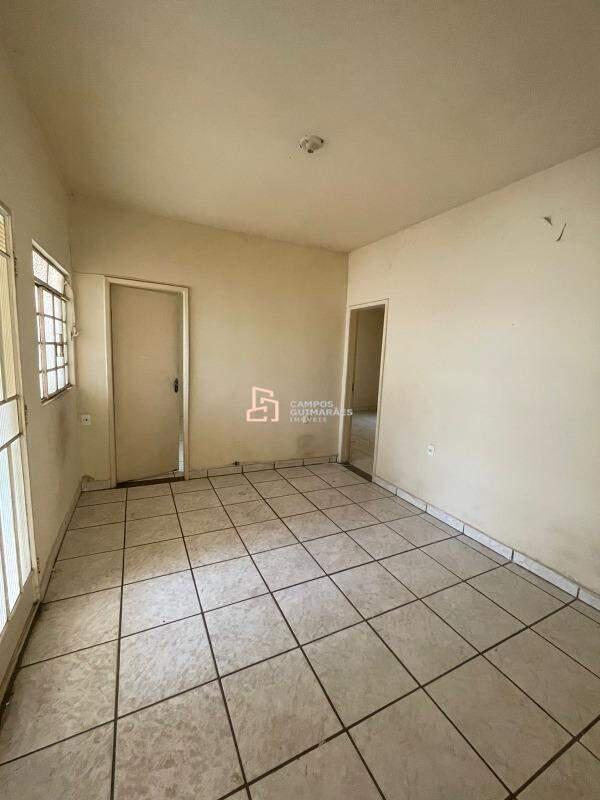 Casa Comercial, Jardim Industrial, 3 Quartos, 5 Vagas, 1 Suíte