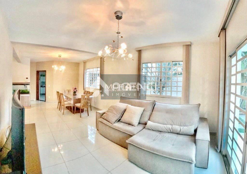 Casa, Cabral, 5 Quartos, 0 Vaga, 1 Suíte