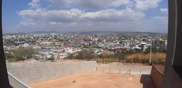 Casa, Arvoredo II, 3 Quartos, 2 Vagas, 1 Suíte