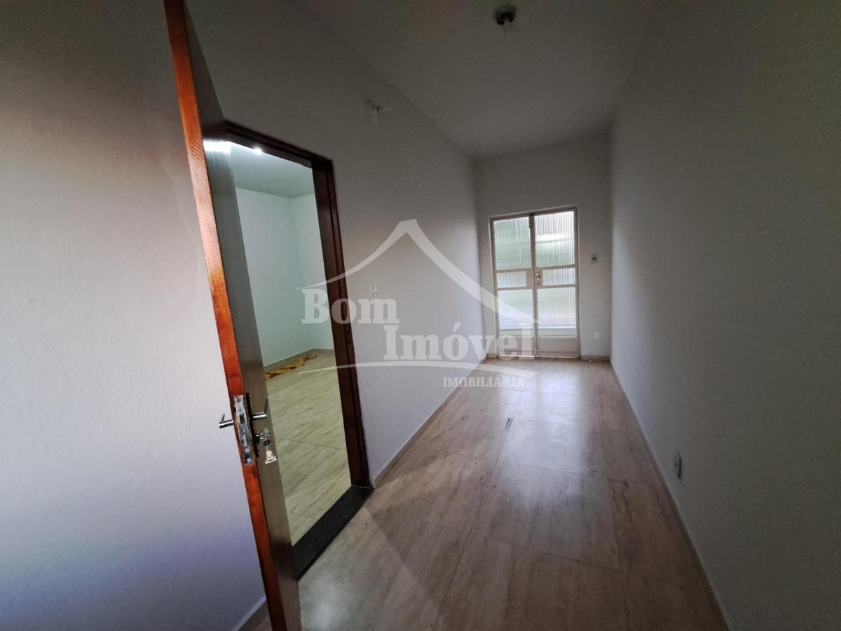 Casa, Centro, 3 Quartos, 0 Vaga, 1 Suíte