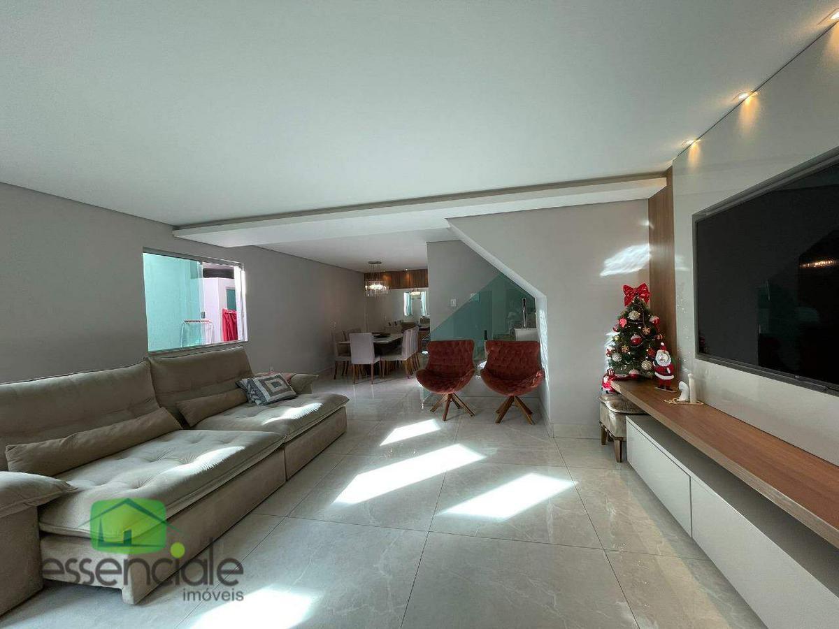 Casa, Europa, 3 Quartos, 4 Vagas, 1 Suíte