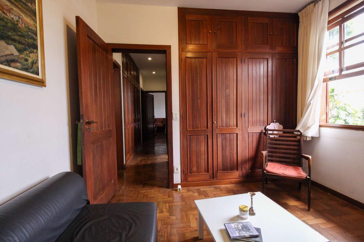 Casa, Serra, 4 Quartos, 5 Vagas, 1 Suíte