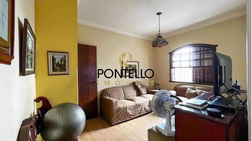 Casa, Cidade Nova, 7 Quartos, 2 Vagas, 1 Suíte