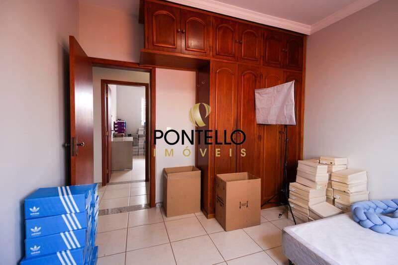 Casa, João Pinheiro, 5 Quartos, 5 Vagas, 1 Suíte