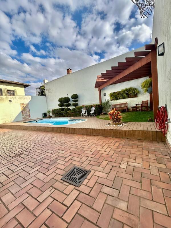 Casa, Castelo, 4 Quartos, 3 Vagas, 1 Suíte