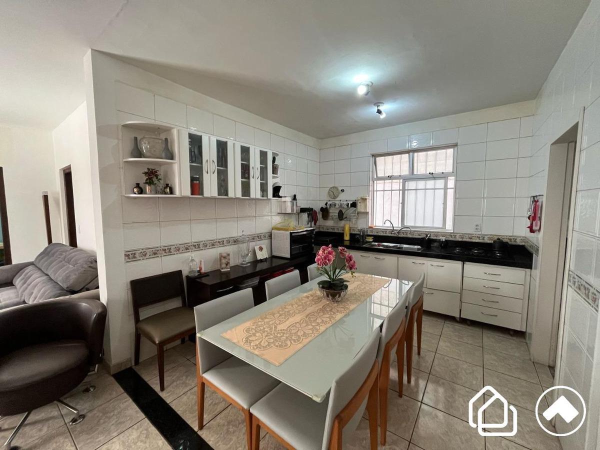 Casa, Buritis, 5 Quartos, 5 Vagas, 1 Suíte