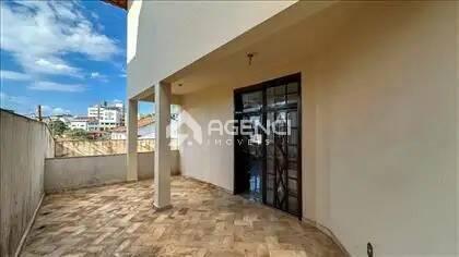 Casa, Camargos, 4 Quartos, 0 Vaga, 1 Suíte