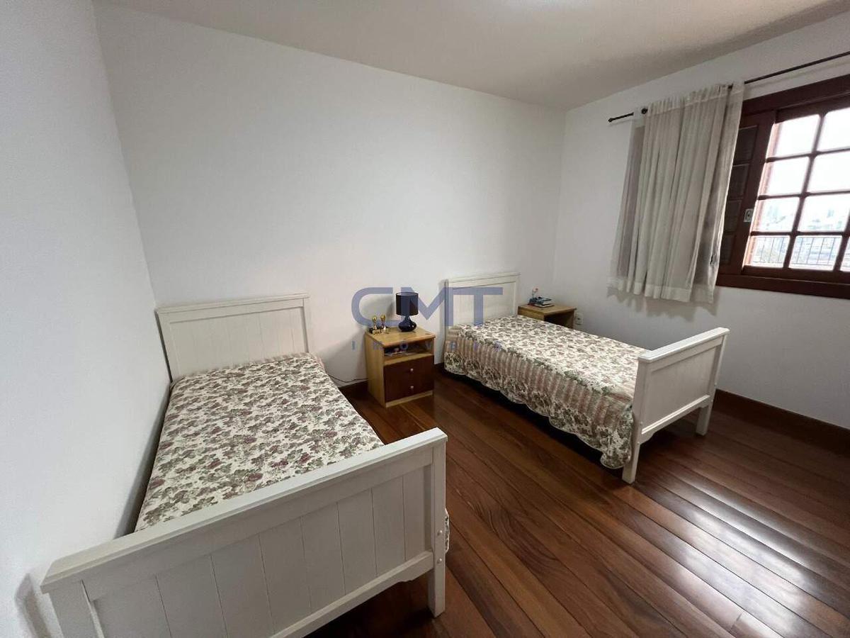 Casa, Estoril, 5 Quartos, 4 Vagas, 2 Suítes