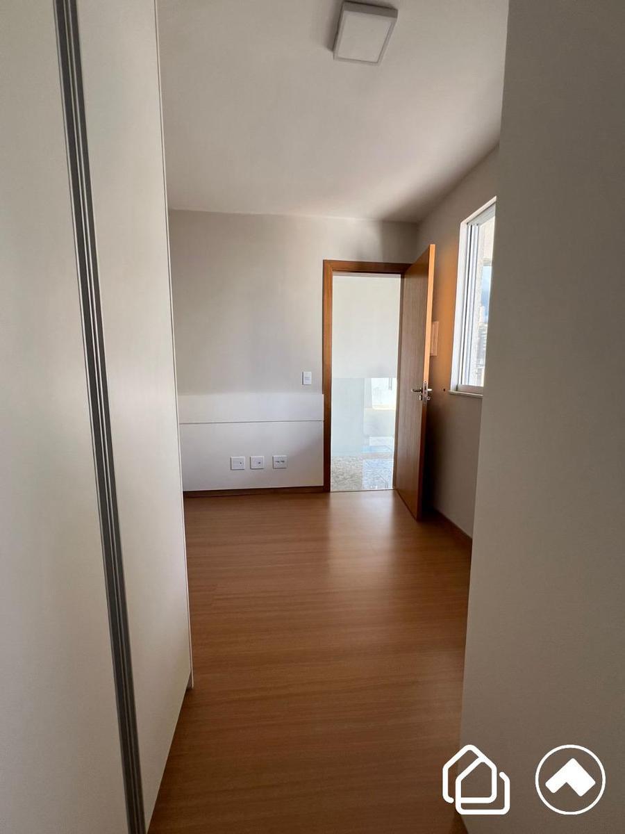 Cobertura, Funcionários, 2 Quartos, 2 Vagas, 2 Suítes
