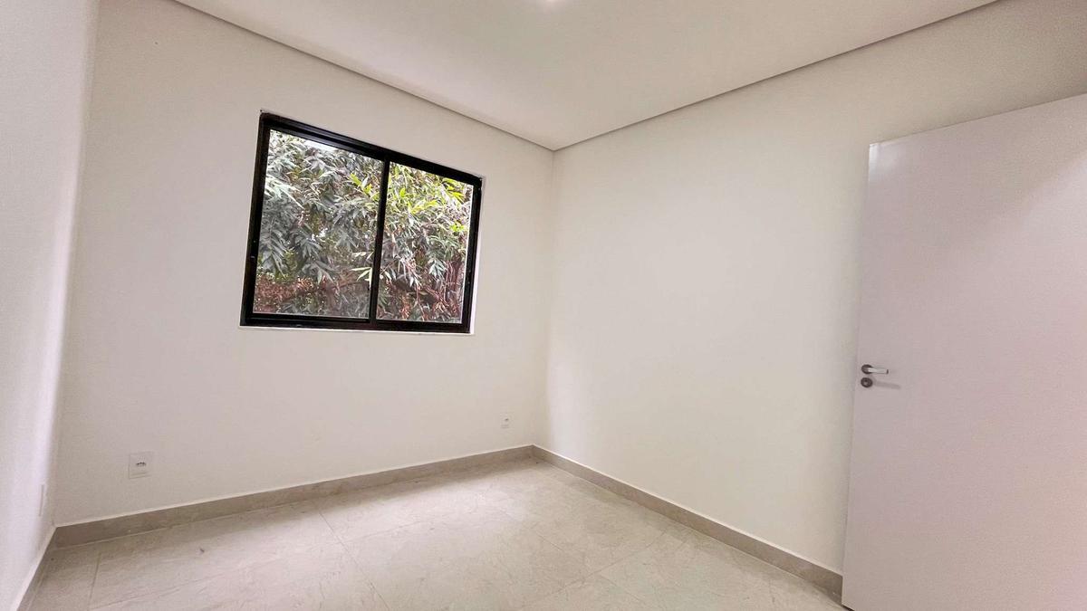 Casa, Santa Branca, 3 Quartos, 2 Vagas, 1 Suíte