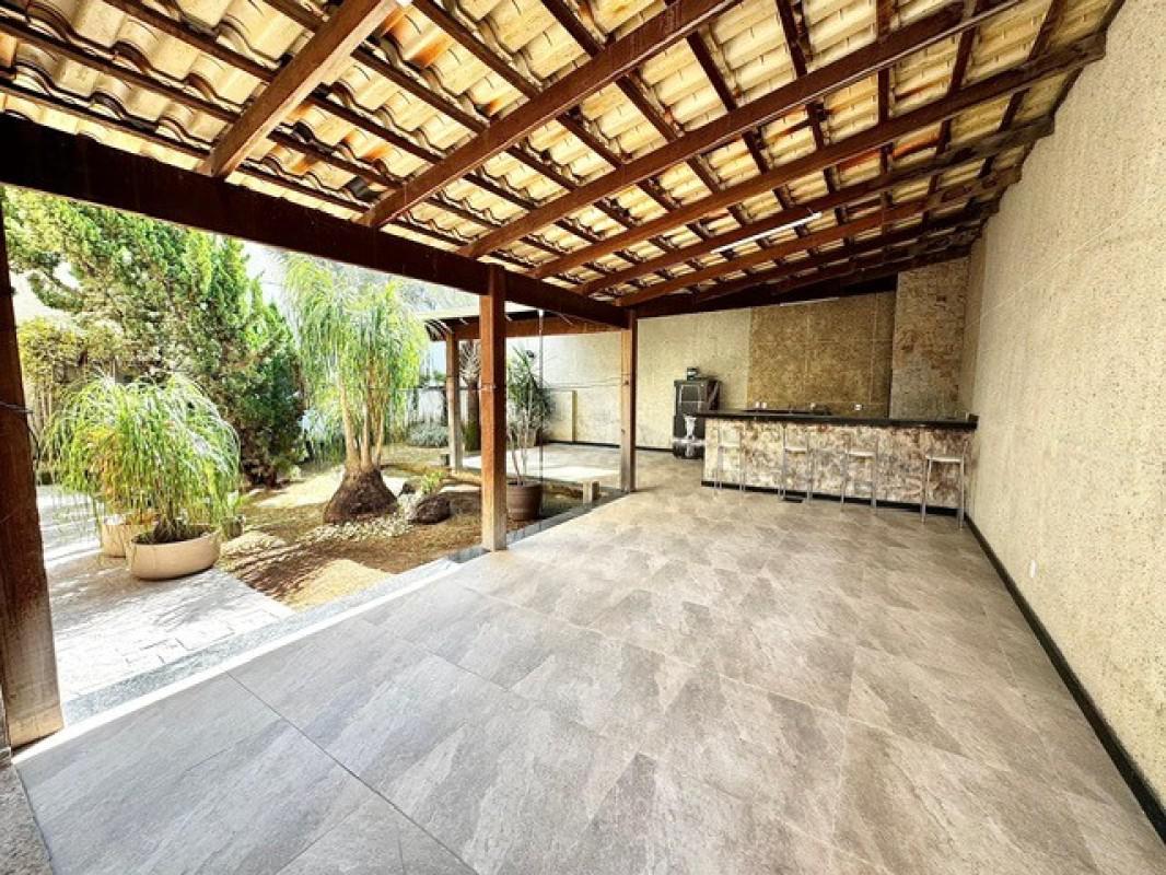 Casa, Parque Xangri-lá, 4 Quartos, 8 Vagas, 2 Suítes