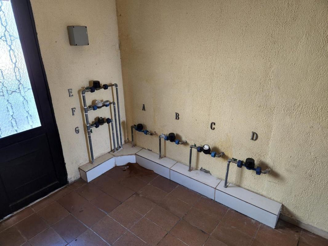 Prédio, Das Industrias I (barreiro), 14 Quartos, 0 Vaga