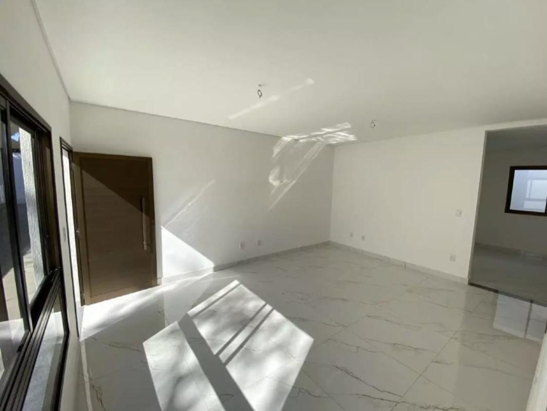 Casa, Trevo, 3 Quartos, 2 Vagas, 1 Suíte