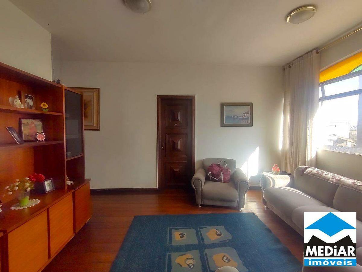 Casa, Colégio Batista, 6 Quartos, 4 Vagas, 1 Suíte