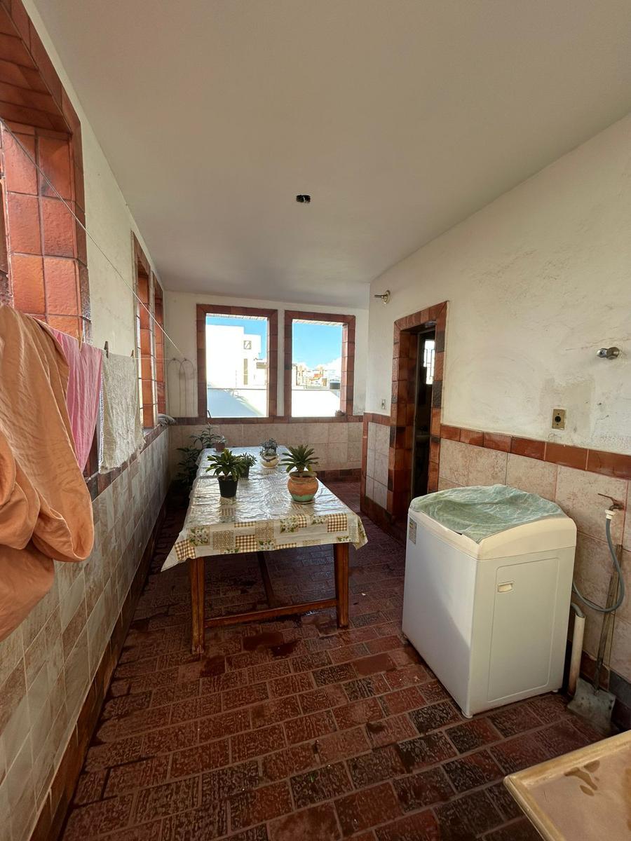 Casa Comercial, Castelo, 5 Quartos, 2 Vagas, 1 Suíte