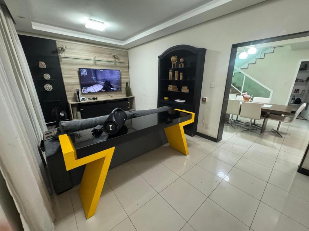 Casa, Planalto, 4 Quartos, 4 Vagas, 1 Suíte