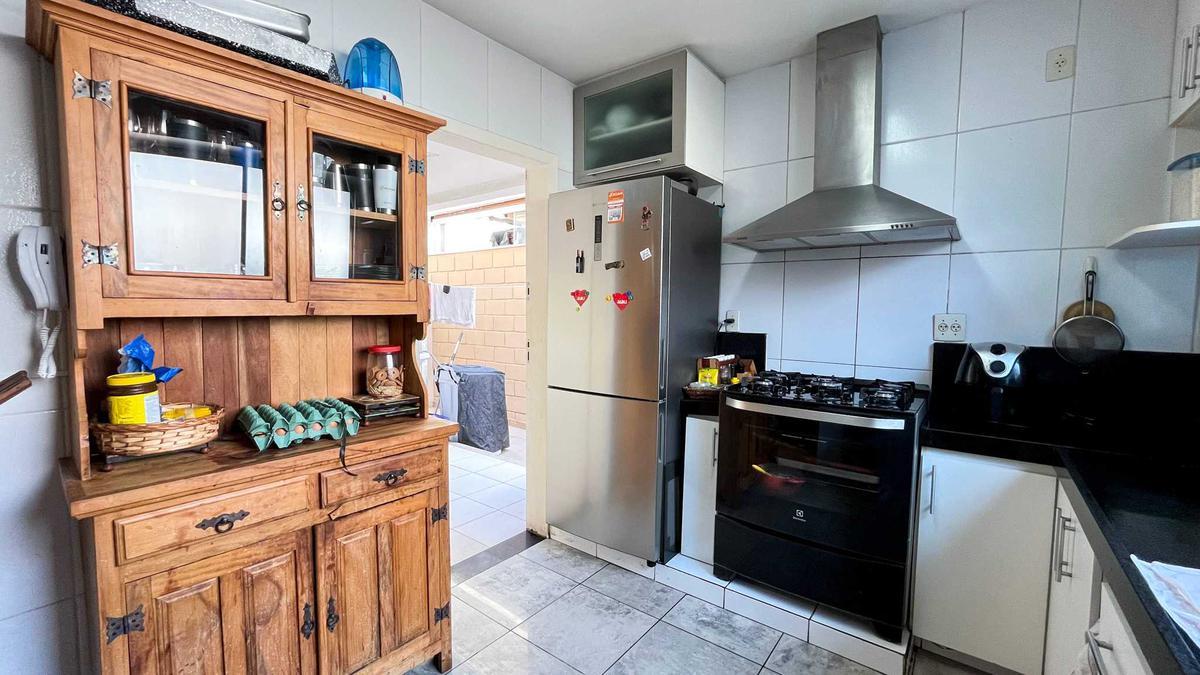 Casa, Buritis, 4 Quartos, 2 Vagas, 1 Suíte