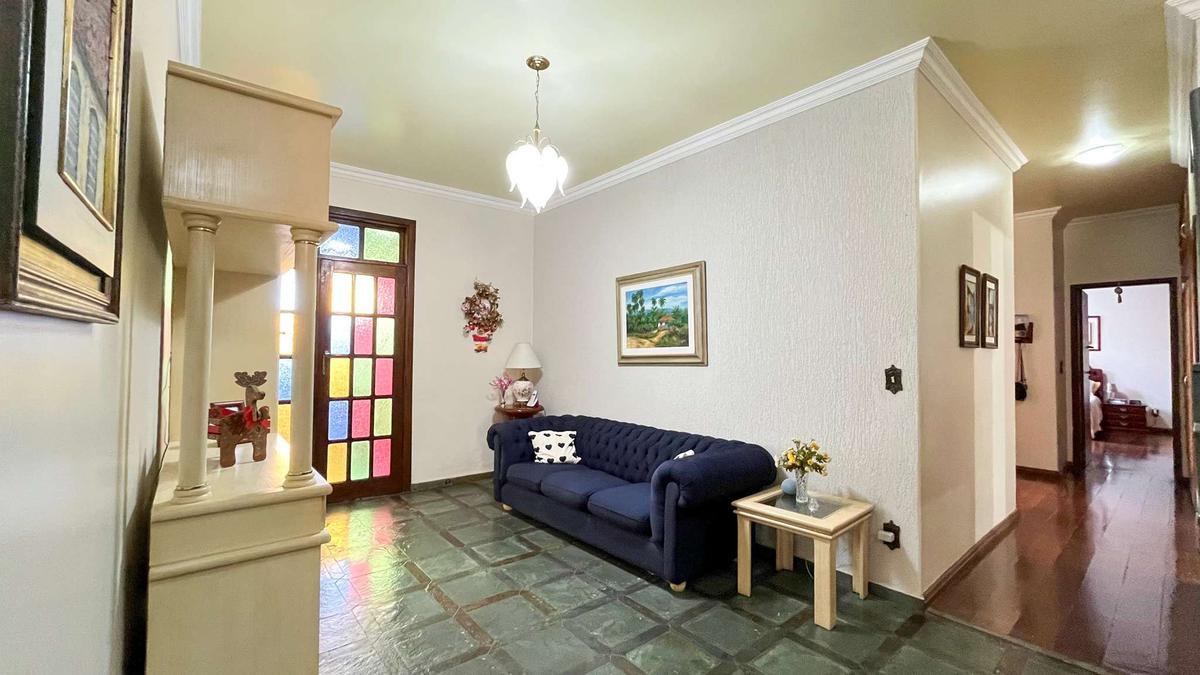 Casa, Luxemburgo, 5 Quartos, 4 Vagas, 2 Suítes