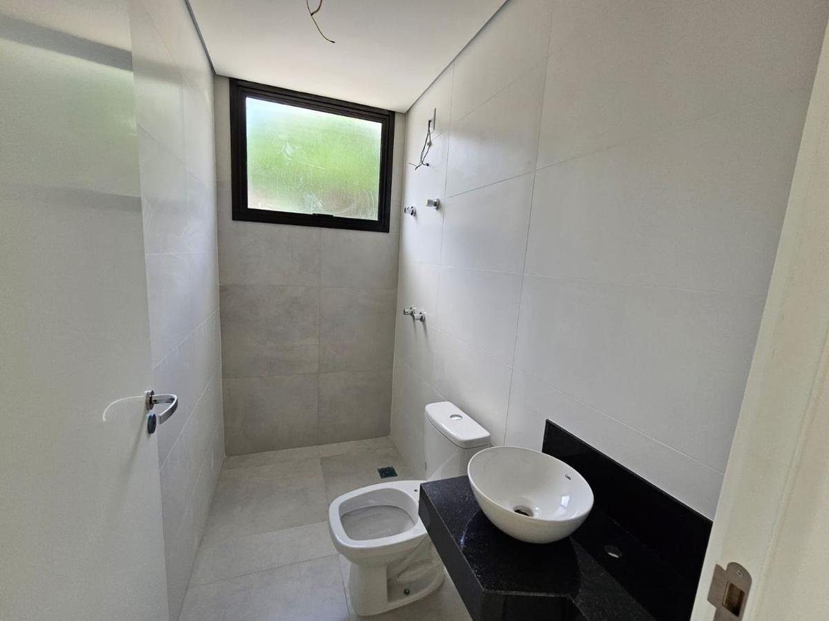 Casa, Santa Cruz, 3 Quartos, 4 Vagas, 1 Suíte