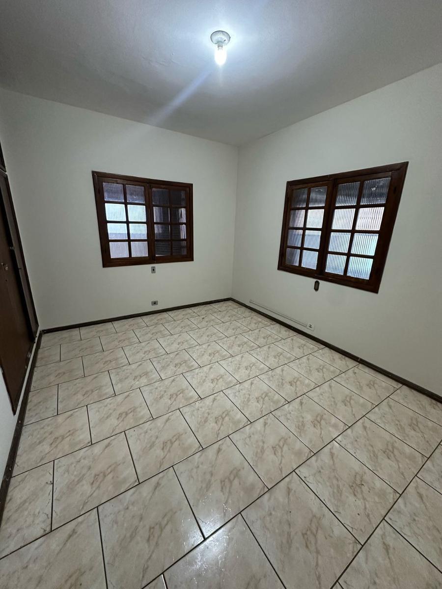 Casa, Centro, 4 Quartos, 0 Vaga