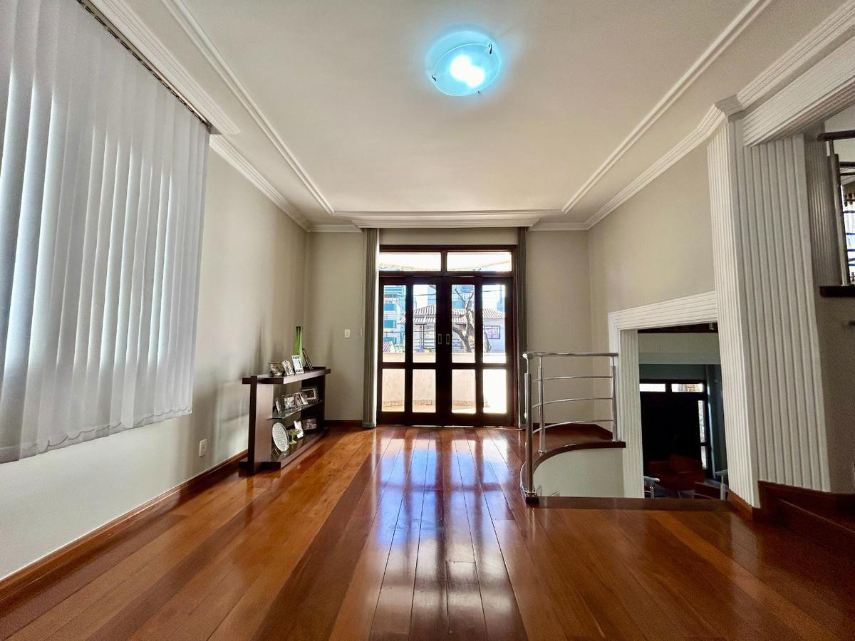 Casa, Castelo, 4 Quartos, 4 Vagas, 1 Suíte
