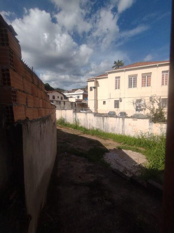 Casa, Centro, 4 Quartos, 2 Vagas, 1 Suíte