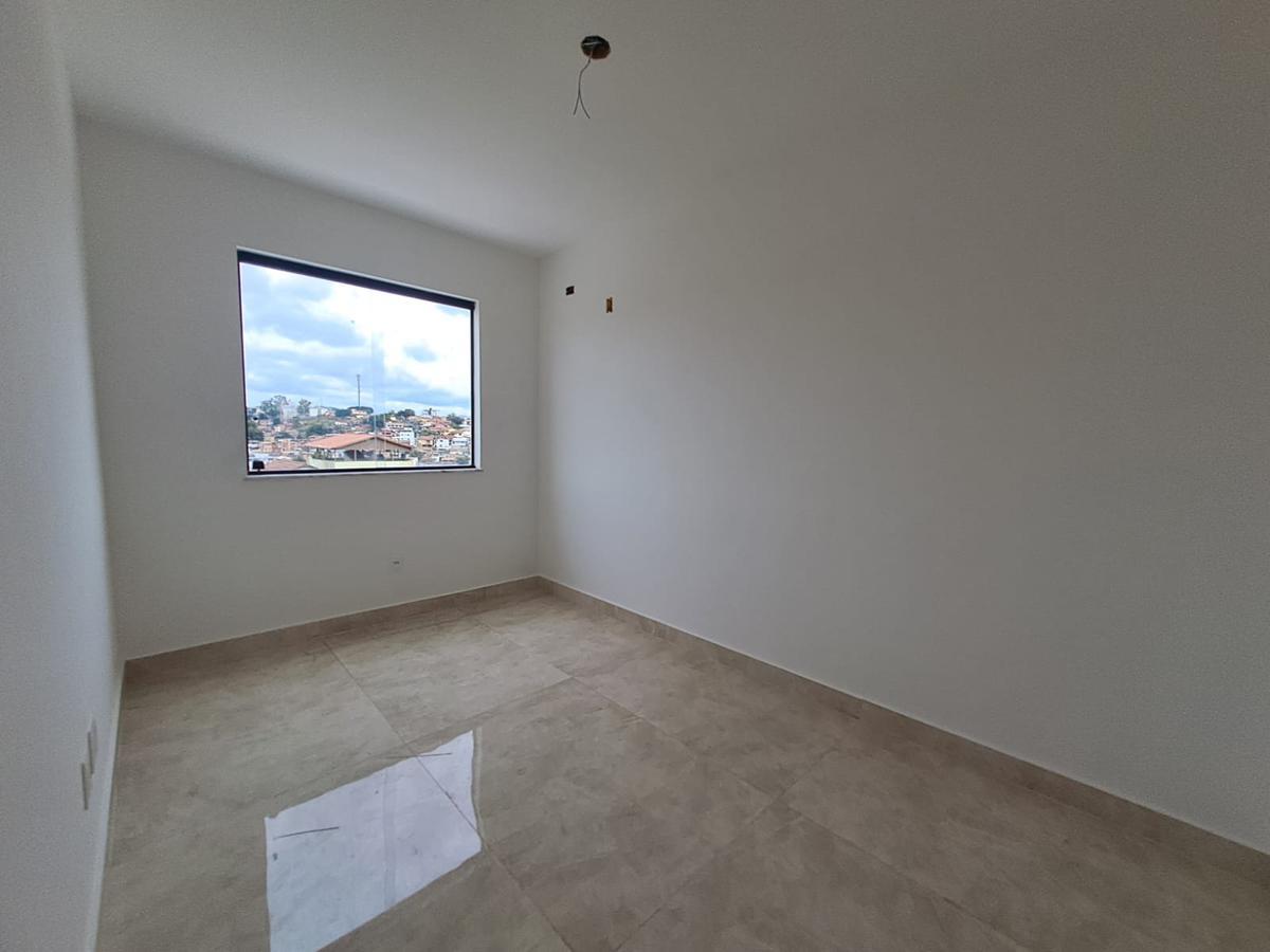 Casa, Santa Branca, 3 Quartos, 4 Vagas, 1 Suíte