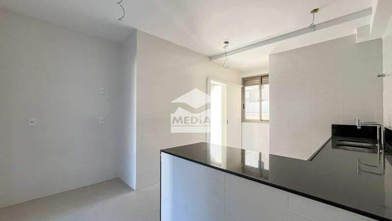 Apartamento, Cruzeiro, 4 Quartos, 4 Vagas, 2 Suítes