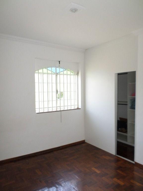 Casa, Centro, 5 Quartos, 0 Vaga, 1 Suíte