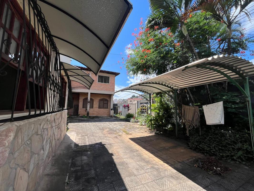 Casa, Santa Efigênia, 6 Quartos, 6 Vagas, 1 Suíte