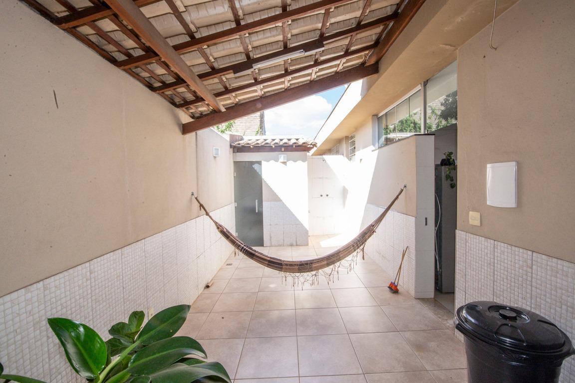 Casa, Cachoeirinha, 6 Quartos, 4 Vagas, 2 Suítes