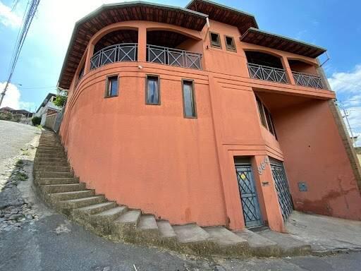 Casa, Centro, 3 Quartos, 2 Vagas, 1 Suíte