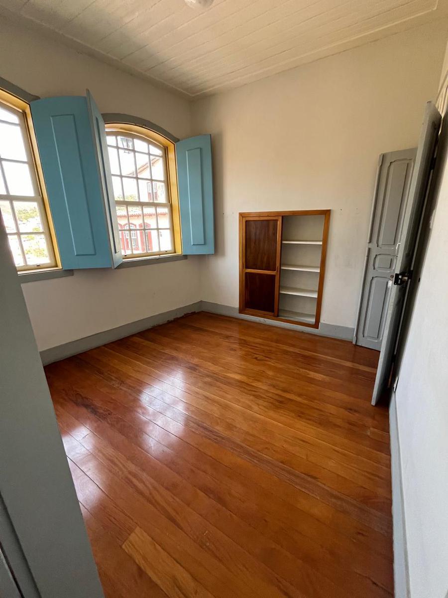 Casa, Centro, 5 Quartos, 0 Vaga, 1 Suíte