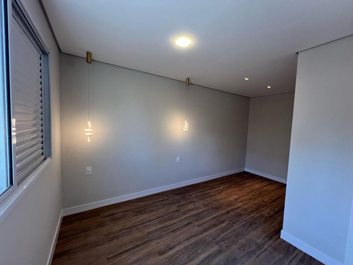 Apartamento, Sagrada Família, 3 Quartos, 2 Vagas, 1 Suíte