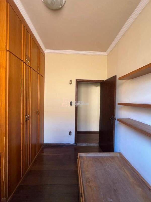 Casa, Industrial, 4 Quartos, 1 Vaga, 2 Suítes