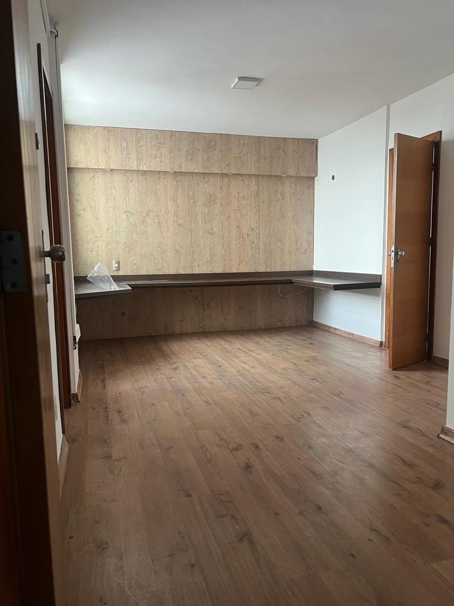 Sala, Santa Lúcia, 1 Vaga