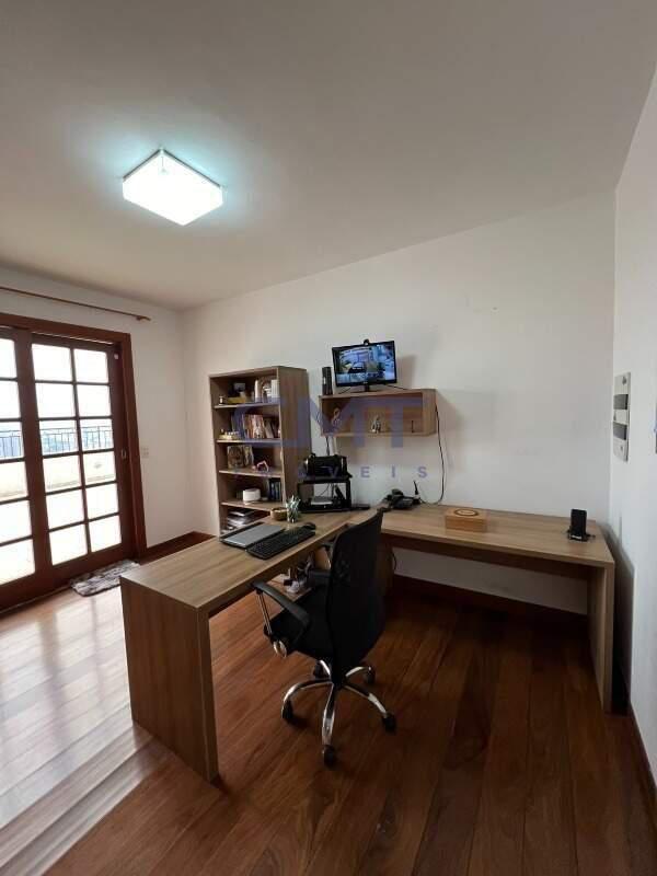 Casa, Estoril, 5 Quartos, 4 Vagas, 2 Suítes