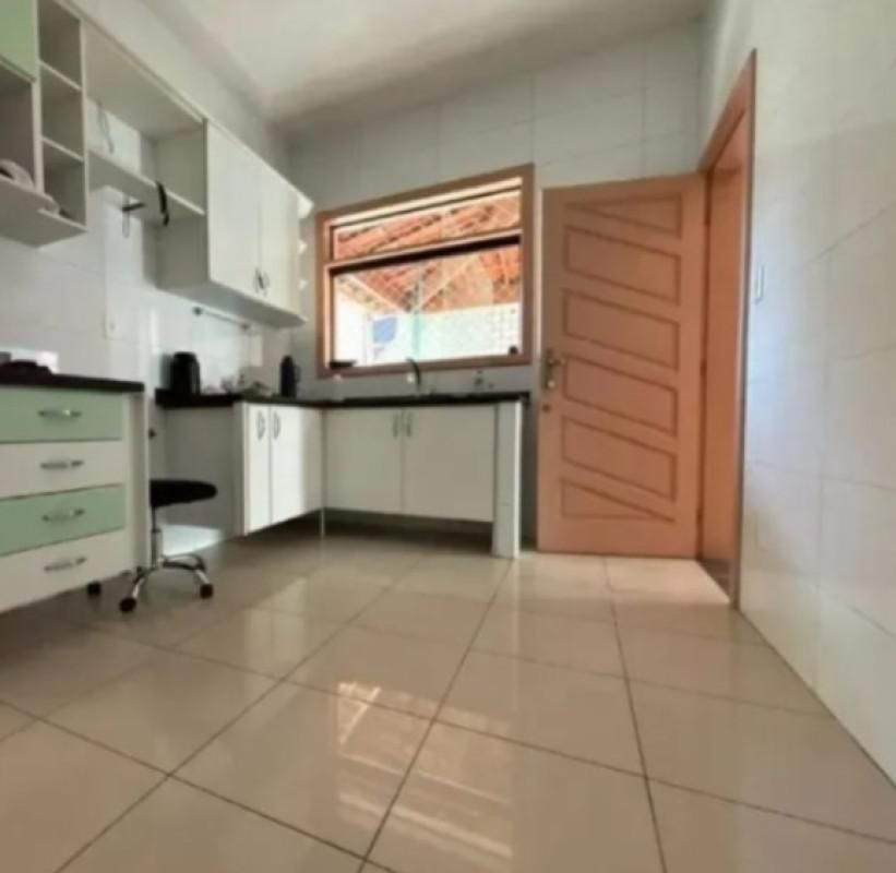 Casa Comercial, Castelo, 4 Quartos, 4 Vagas, 2 Suítes